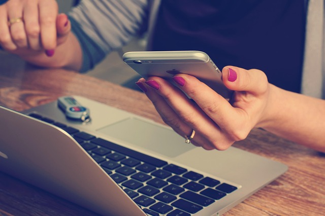 Il galateo degli incontri online: rispetto, onestà e buone maniere